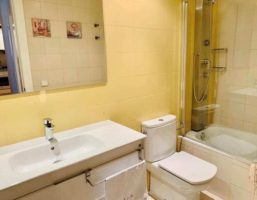 Apartment Nuevo Terraza: Spacious 2-bedroom With Parking *
