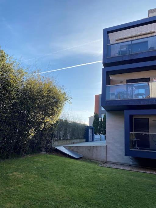 Nuevo Terraza: Spacious 2-bedroom With Parking Apartment