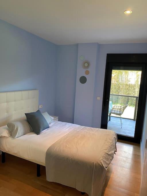 Nuevo Terraza: Spacious 2-bedroom With Parking *