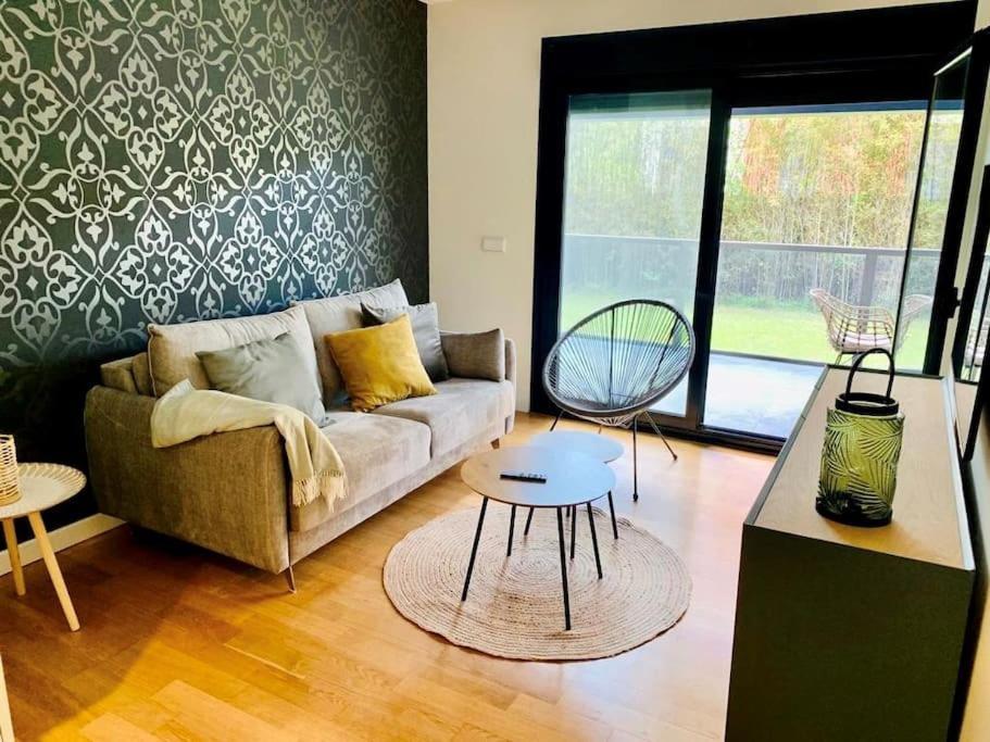 Nuevo Terraza: Spacious 2-bedroom With Parking Apartment