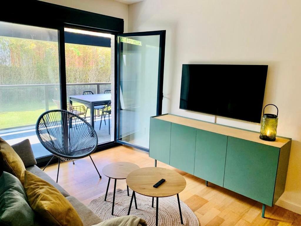 Nuevo Terraza: Spacious 2-bedroom With Parking *